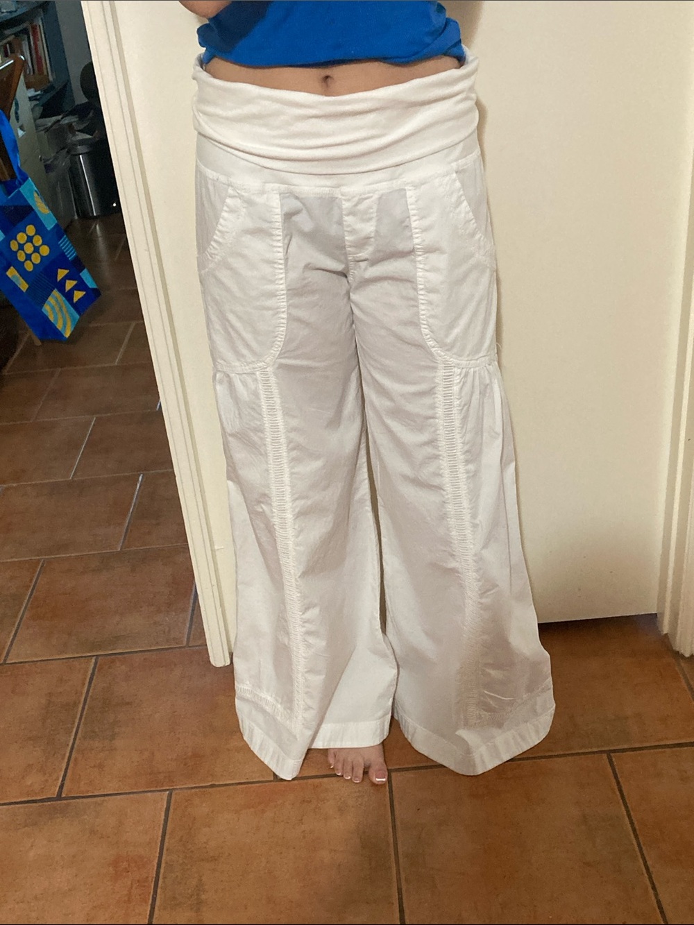 High-Rise White Wide-Leg Cotton Pants. Perfect for summer vacation. - Picture 11 of 13